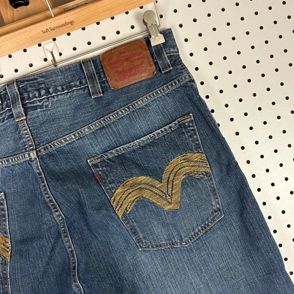 Levis 569 Loose Straight Shorts Mens 40 Blue Denim Embroidered Capri Hemmed Y2K